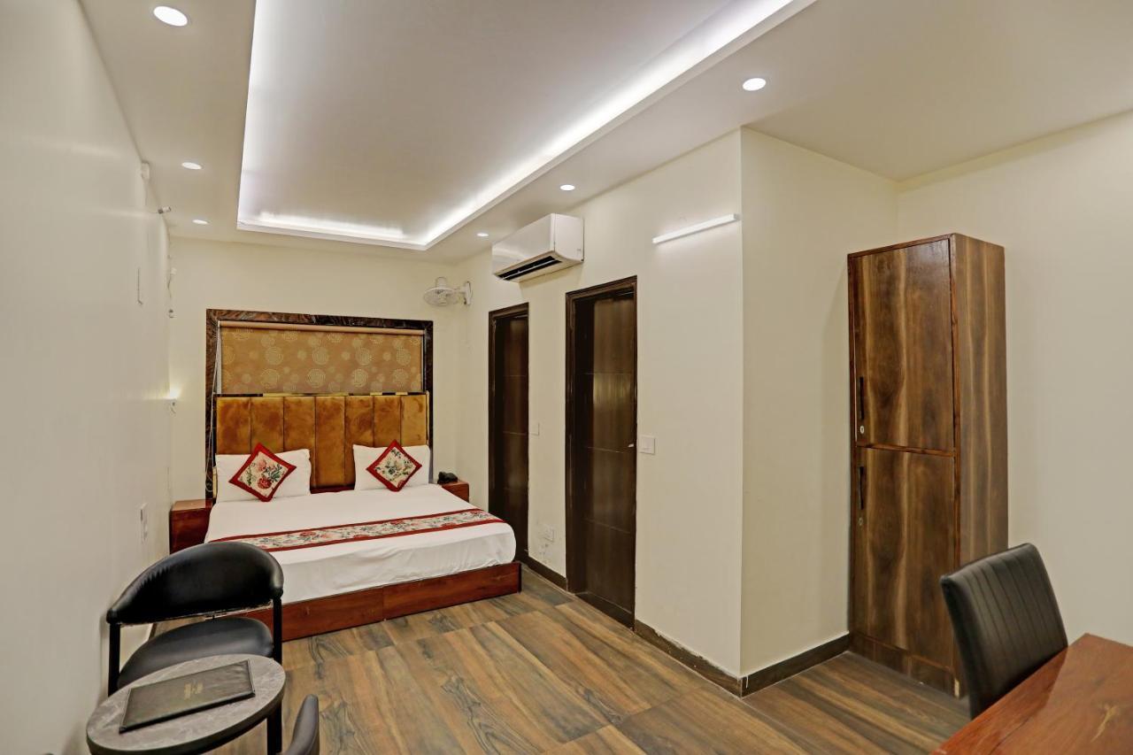 Staybook Hotel Atlanta New Delhi Train Station Exterior foto