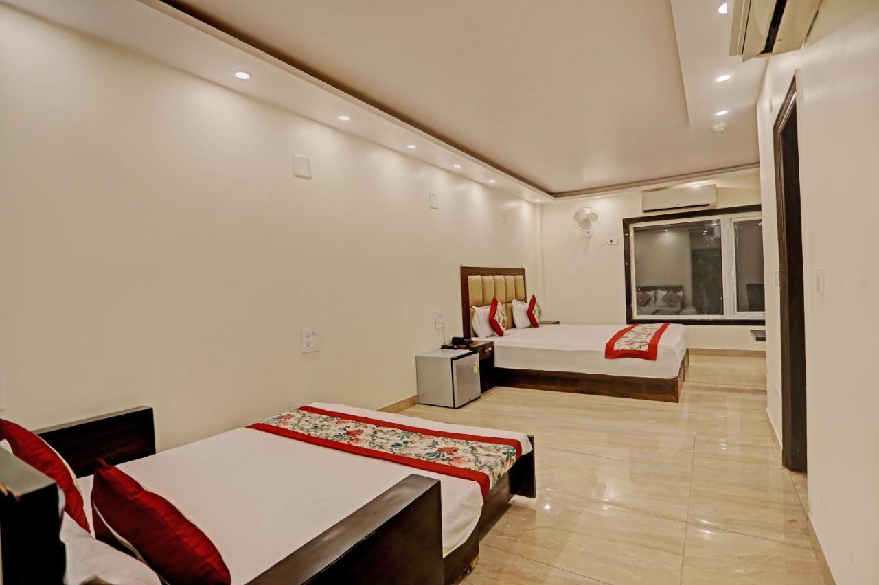 Staybook Hotel Atlanta New Delhi Train Station Exterior foto